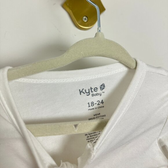 KYTE Baby Zip-Up Romper in Cloud Size 12-18 M - Picture 4 of 4